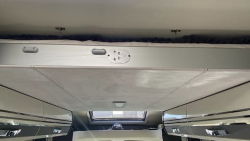 Luxurious new 6-person Roller Team Kronos Advance semi-integrated from 2024