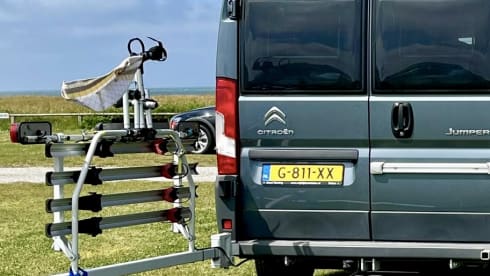 Mooie camperbus Pössl 2WIN PLUS met praktische en mooie opties