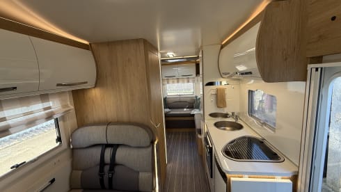 Davina – Luxury 2021 Roller Team 746 - 6 Berth 5 Seatbelts - Adventure Awaits!