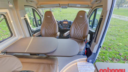 Den Burt – Nouveau camping-car Burstner 4pers