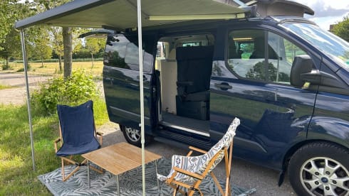 t'Bussie – Ford Custom Nugget, on the road with the Bussie!