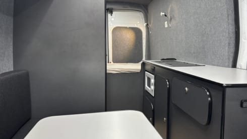 Camper – Ford bus met 3 slaapplaatsen uit 2019