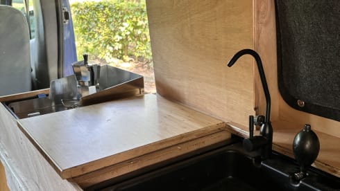 Blue – 2p Renault campervan uit 2008