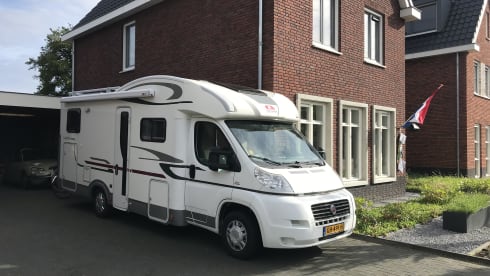 Spacious 4-5 person camper, Fiat Ducato- Adria Matrix 