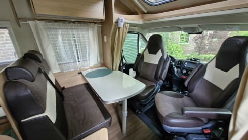 Sunny – Very complete Sunlight camper