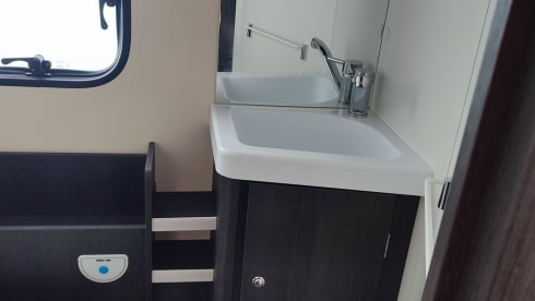 4p Ford semi-integrated from 2019