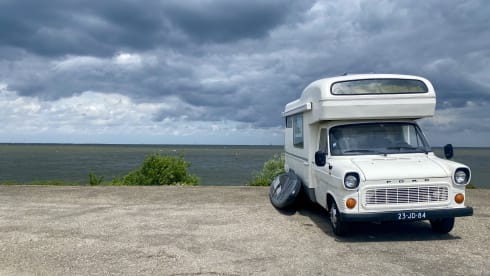 Ollie – On an adventure with a cool oldtimer '76 