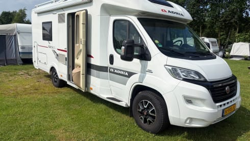 5p Adria Mobil semi-integrated uit 2016