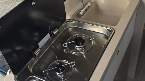 The nardo grey lander  – 2p Carado bus from 2019