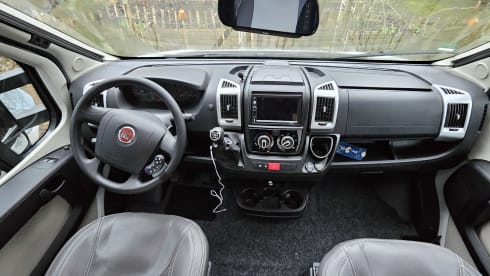 Challenger – Comfortable semi-integrated with large queen bed and lots of light