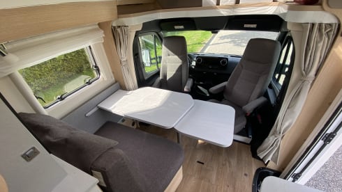 Vrijheid op wielen – Powerful luxury Hymer Mercedes camper semi-integrated from 2019