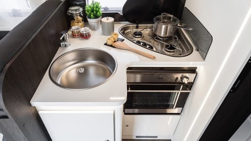 2022 Luxury 5 Berth Motorhome 