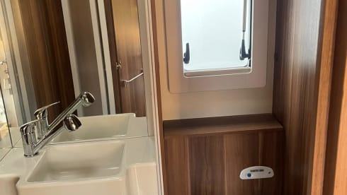 Genieten vol luxe !  – Geniet van alle luxe en gemak in deze prachtige familie camper 