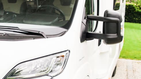 Kampeerwagen met 6 ruime slaapplaatsen