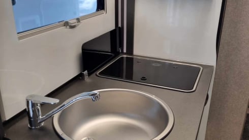 Utopia – 4p Peugeot semi-integrated uit 2024