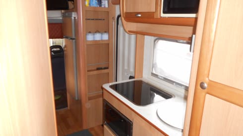 EASY 1 MOTORHOME HIRE JUST TURN UP AND GO