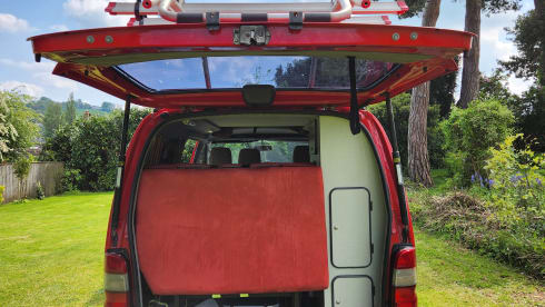 Dan – Toyota Hiace D4D 120 LWB campervan 