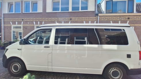 Vrijheid op vier wielen: huur deze fijne VW T6 camper!