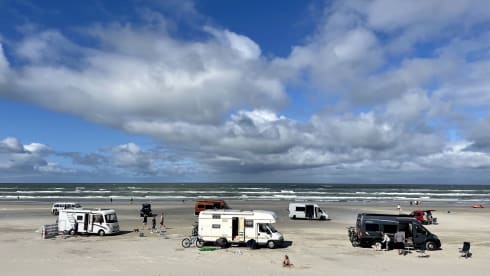 Eura Mobil – Spacious, 6-person family camper from 2003