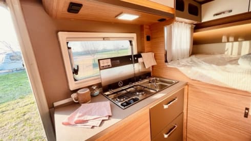 COMPACT REBEL – SEMI-INTEGRAL Weinsberg X-Cursion Van
