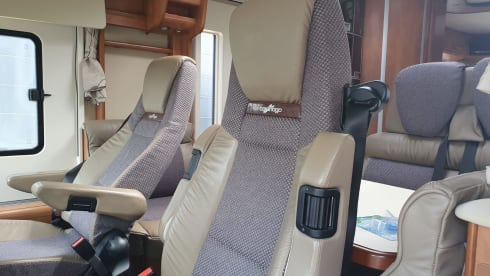 Edens Wanderlust – Luxury camper with every convenience, a dream on wheels!
