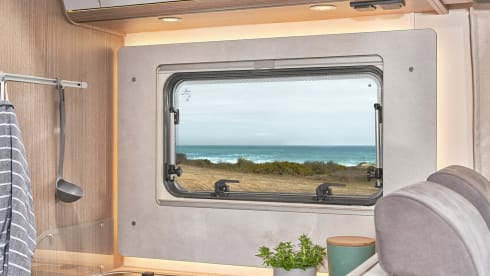 15/22 – Spacious family camper with 6 sleeping places!