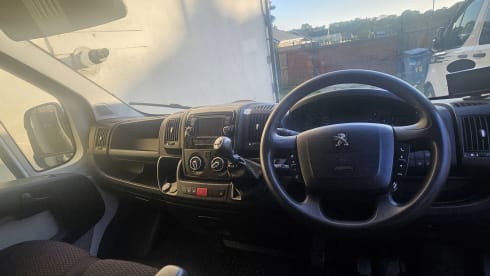 Carmella – 3 berth Peugeot boxer from 2015
