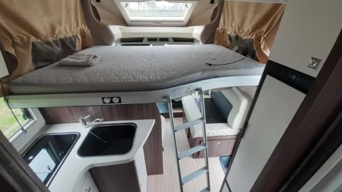 Summer Boy – 4p Benimar camper with large king size bed