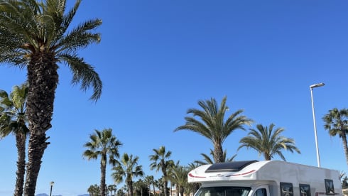Kronos 284TL – Autocaravana en Alicante/ Torrevieja desde 100€/noche — ¡Vuela y conduce!