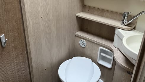 4p Bürstner 160 hp semi-integrated (2013)