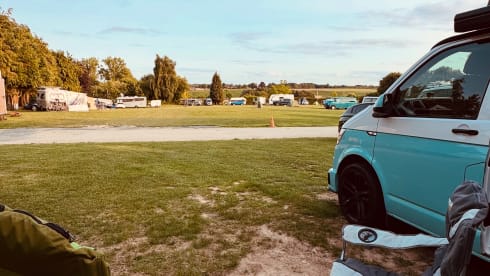 Dub Di – Adventure in Style – Two-Tone T6 VW Campervan, 2018 (Sleeps 4)
