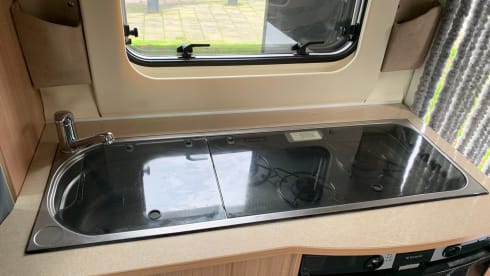 De Ixeo – Neat complete family camper for rent Burstner Ixeo