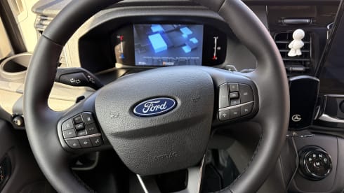 White pearl – 5p Ford semi-integrated uit 2026