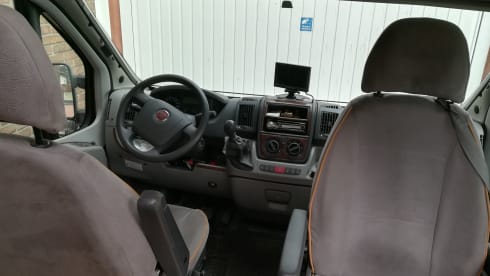 Lets go, life is too short – 2p Adria Mobil 600 Bus camper from 2008