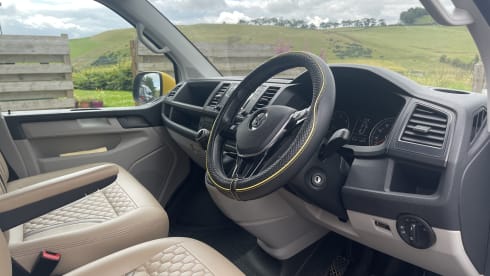 Daisy – 4 berth Volkswagen campervan from 2016