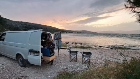 THE VAN – Cozy DIY VW camper from 2019