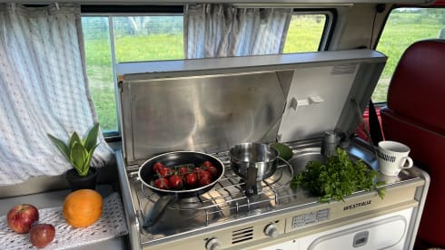 Vermelho  – Rent a Campervan Blue CLassics ‘s Volkswagen T3  red