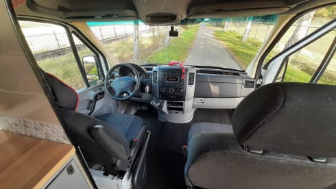 2p Mercedes-Benz bus uit 2017