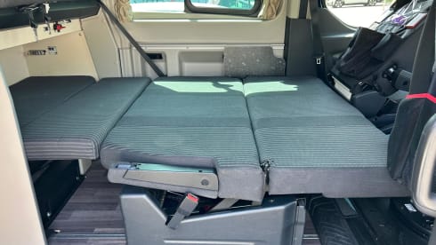 t'Bussie – Ford Custom Nugget, on the road with the Bussie!