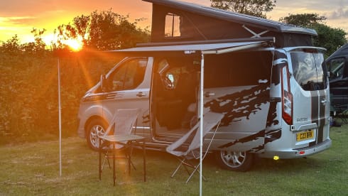 Hulduheim – 4 berth Camper with heating, pop top, awning and wifi