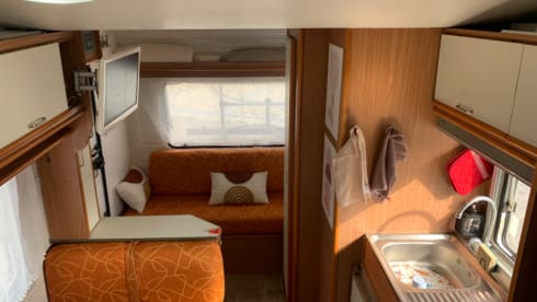 Greenshare – Camper Time Machine: Vintage Travel for Epic Adventures!