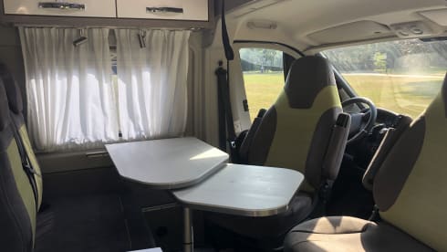 George III – 4p Pössl bus uit 2019
