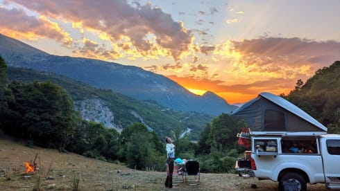 Theresa – Adventurous 4x4 camper with tent