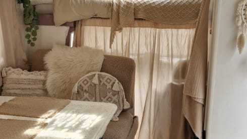 Camper Lua – 5p Ford alcove uit 1999