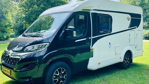 Comfort 5.9 – Carado Semi-Integral 2-4 persons Compact