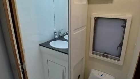 Comfortable, reliable alcove camper