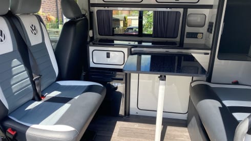 Fin – 4 berth 2020 Volkswagen T6.1 campervan with pop top 
