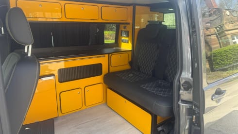 Yellow mellow  – Camper Volkswagen a 4 posti letto, modello 2021