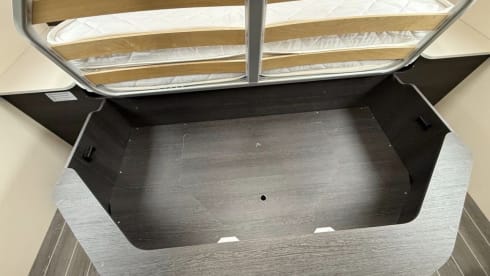 Charlie – High-Spec 5 berth Roller Team Motorhome - Free Wifi & Insurance - 2024