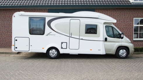 Ixeo IT 720 – 4p Bürstner semi-integrated from 2010